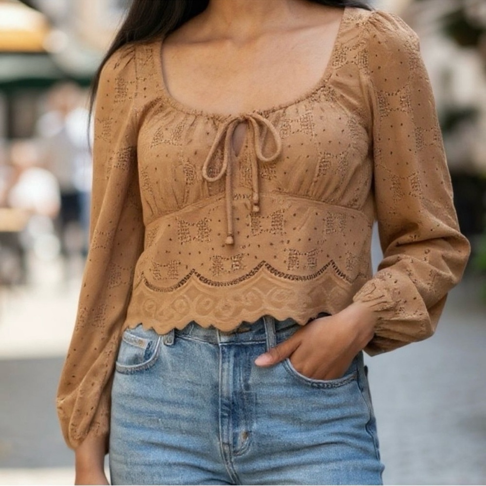 Kirious Los Angeles Eyelet Lace Crop Top – Size Small – NWT